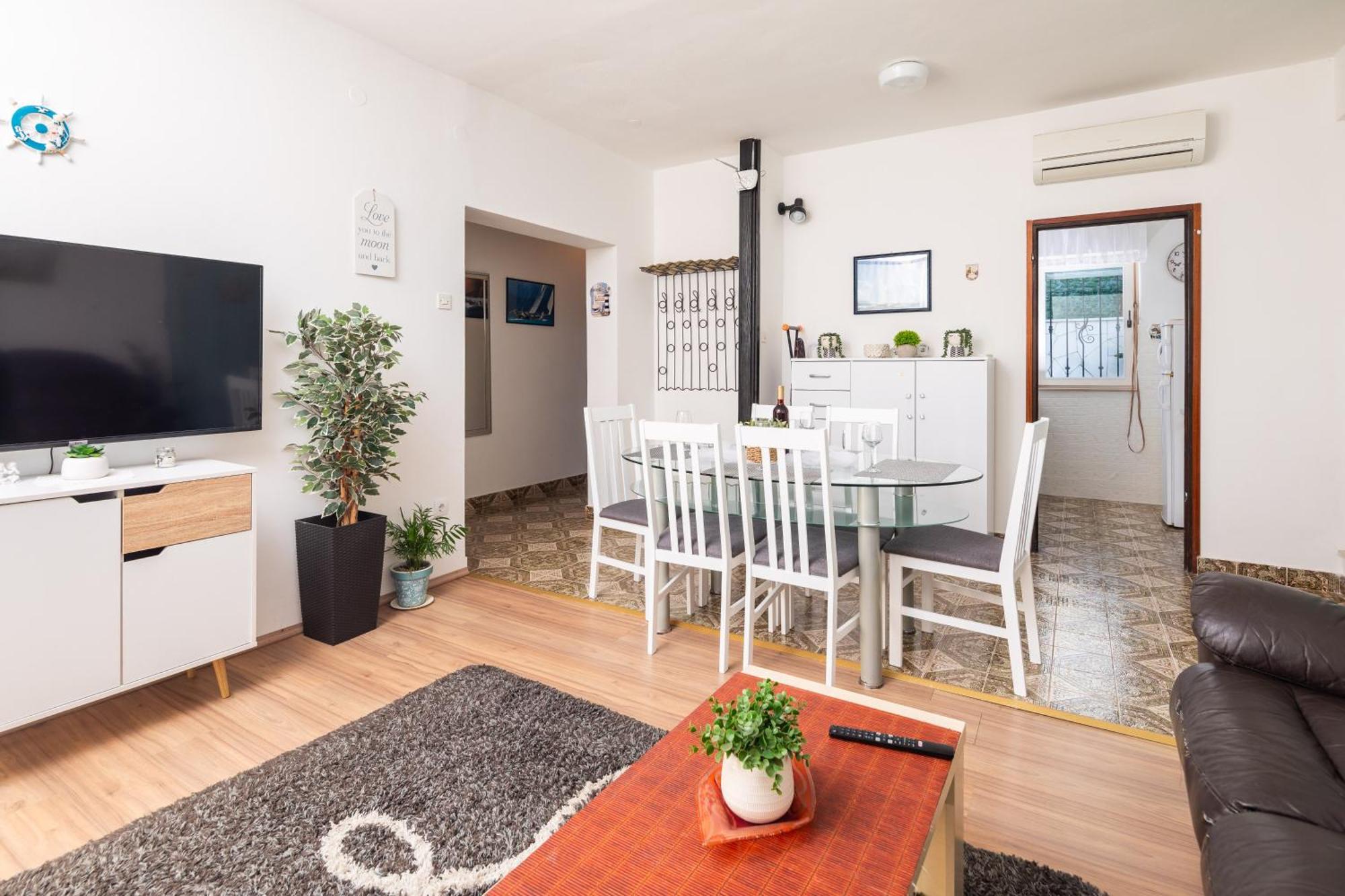 Urban Edge - Beach Apartments Omiš Εξωτερικό φωτογραφία